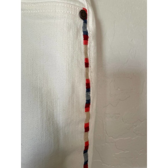 Johnny Was White Wash Kendra Embroidered Cropped Baby Boot Cut Jean Size 29 - Picture 2 of 6